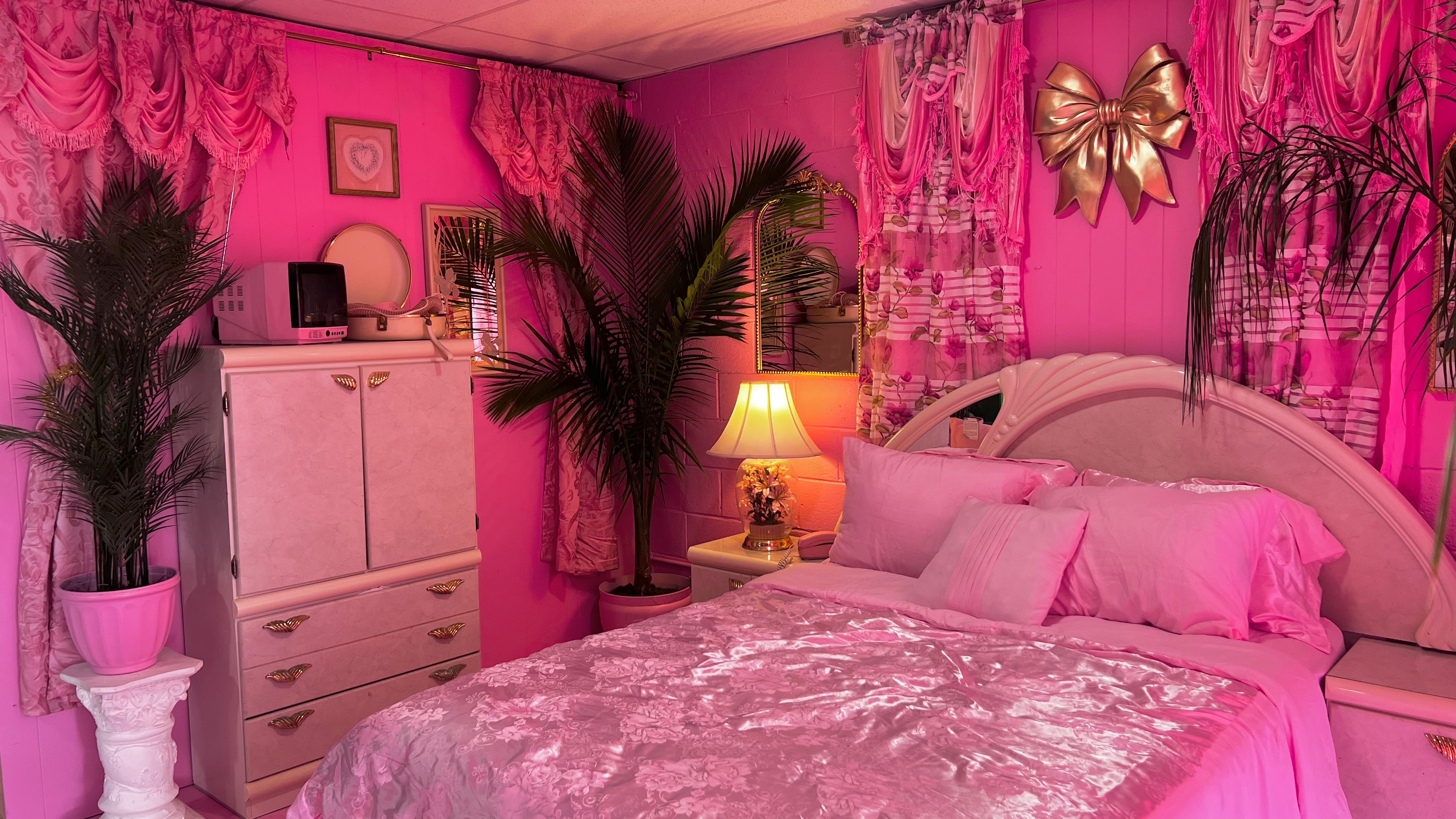 Pink Vintage Bedroom Studio Rental Dallas | 80s 90s Photoshoot Set (DFW)