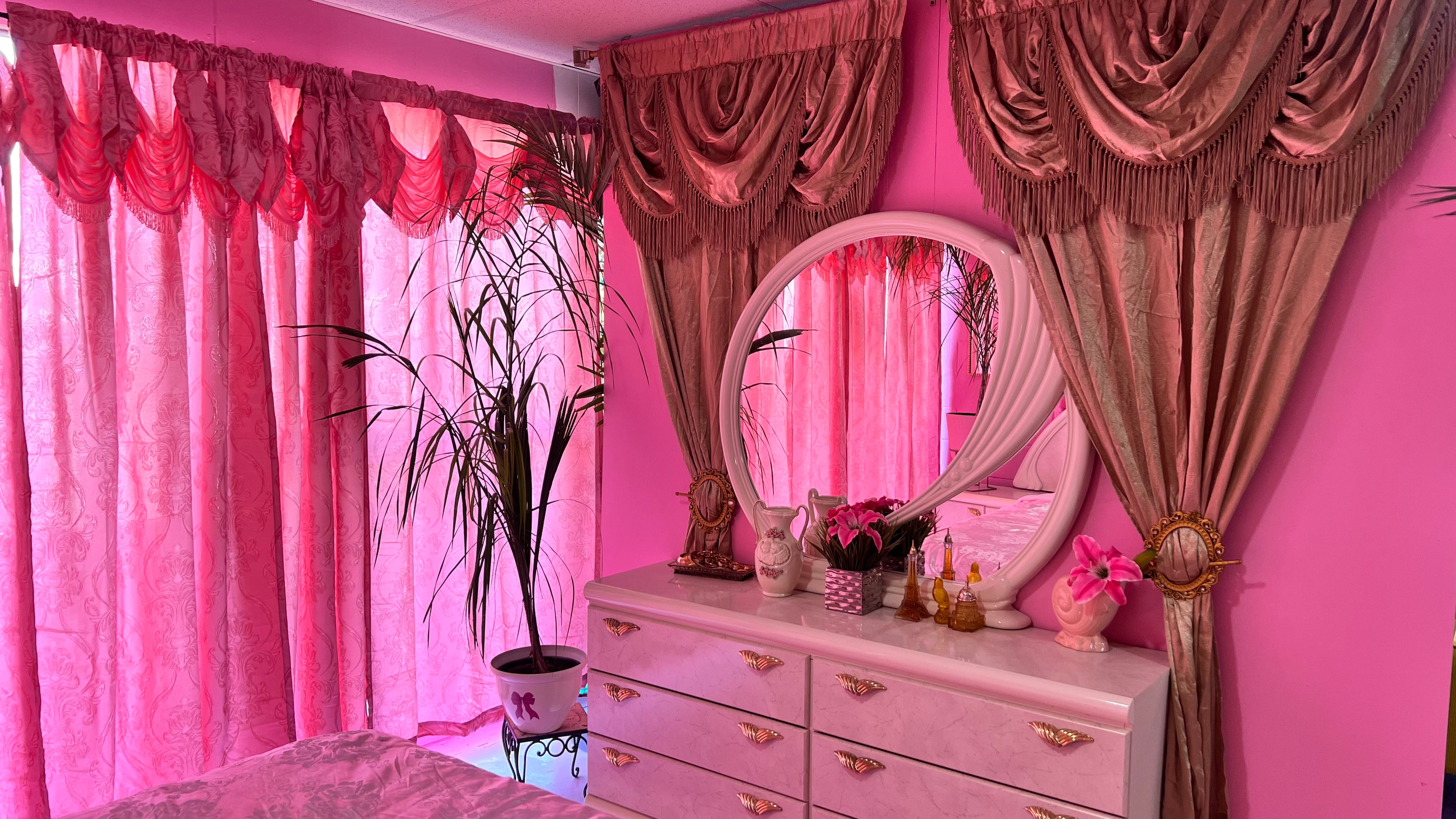 Pink Vintage Bedroom Studio Rental Dallas | 80s 90s Photoshoot Set (DFW)