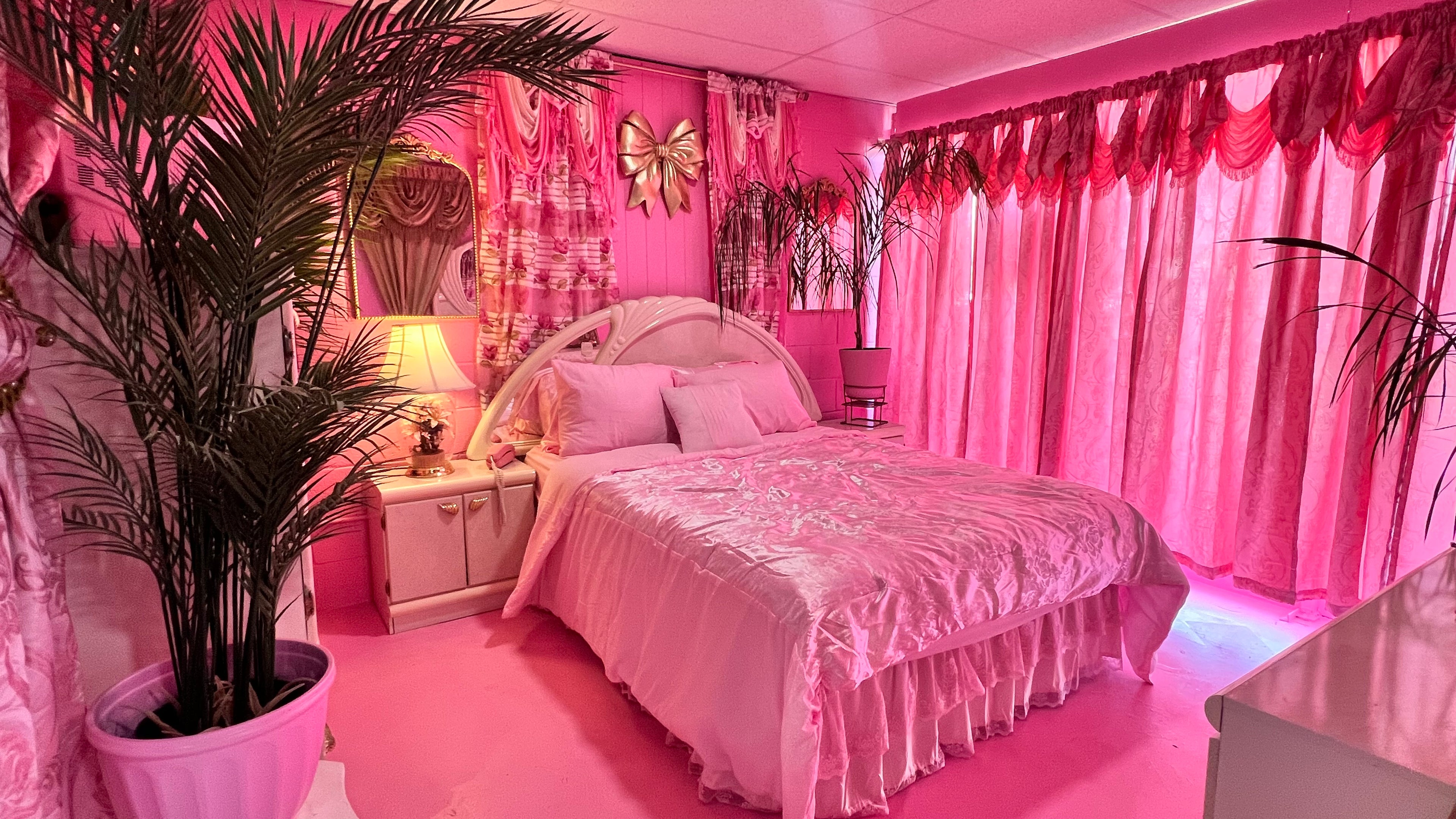 Pink Vintage Bedroom Studio Rental Dallas | 80s 90s Photoshoot Set (DFW)