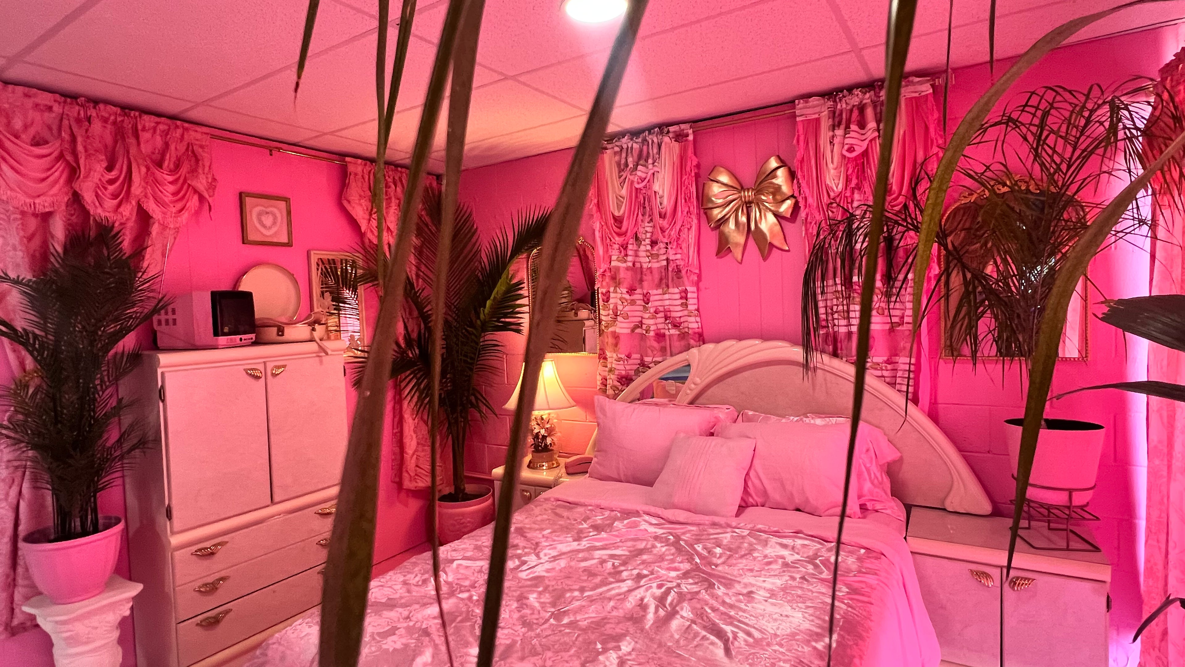 Pink Vintage Bedroom Studio Rental Dallas | 80s 90s Photoshoot Set (DFW)